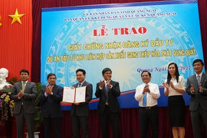 Quảng Ngãi: Trao giấy chứng nhận đầu tư Dự án gang thép Hòa Phát Dung Quất