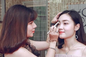 Nữ cử nhân Ngoại Thương: Gác bằng đại học trở thành doanh nhân ngành phun xăm thẩm mỹ