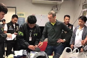 Kẻ chuyên ăn cắp vali tại sân bay bị bắt khi chuẩn bị đến Việt Nam