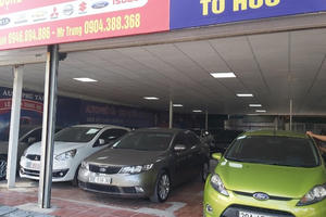 Bán, cầm cố ô tô nở rộ vì dịch