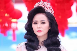 Nữ hoàng Hoa hồng 2017 Bùi Thị Thanh Hương: "Đóa hồng" rực rỡ những sắc màu