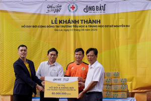 Quỹ phát triển tài năng Việt trao tặng hồ dạy bơi miễn phí cộng đồng tại Gia Lai