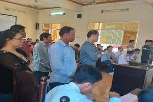 Xét xử 14 bị cáo lừa đảo 'bán' kết quả xổ số chiếm đoạt gần 18 tỷ đồng