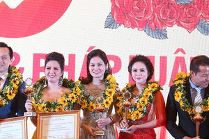 "Doanh nhân đa tài" xướng tên Hoa hậu Đinh Hiền Anh