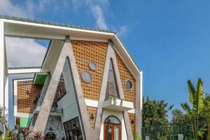 Bí mật trong căn biệt thự A&A ở Hội An, cột trụ, ô cửa đều một chữ A trong từng thiết kế