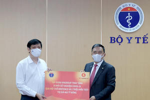 Vingroup trao tặng Bộ Y tế thiết bị xét nghiệm Covid-19 trị giá hơn 460 tỷ đồng