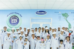 Vinamilk tổ chức cho con em nhân viên thăm Resort bò sữa