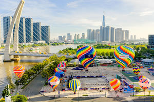 Hàng trăm nghìn người dân TP.HCM tham dự Lễ hội Khinh khí cầu Eaton Park Skyward