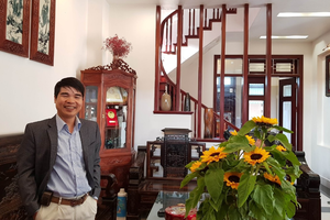 Nghệ nhân Phạm Hà: Thành công và nổi danh với dòng tranh gốm sứ