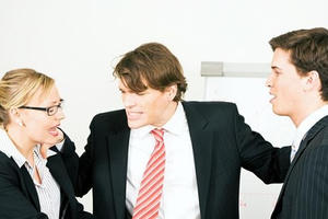 Doanh nghiệp bị lừa nơi "đất khách": Cần phải “mạnh tay” và “sòng phẳng”