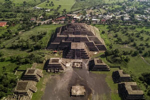 Đài thiên văn 1.900 tuổi: Bí mật từ Kim tự tháp Mặt Trăng