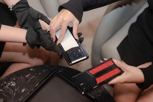 Hai chiếc smartphone Vertu bán chạy tại thị trường Việt Nam 