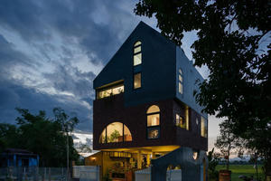 "Ngôi nhà thần tiên" với thiết kế tránh lũ độc đáo tại Đà Nẵng