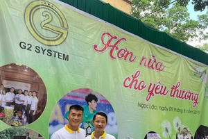 Doanh nhân Phạm Hữu Tuấn cùng thủ môn Bùi Tiến Dũng chung tay thiện nguyện tại ngôi trường mà Dũng từng học