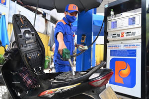 Giá xăng áp sát 22.000 đồng/lít, cao nhất trong hơn 2 năm