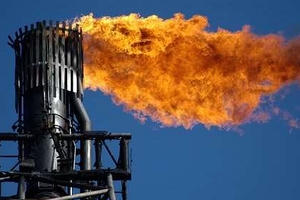 Giá dầu thô tiếp tục giảm