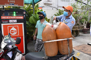 Giá xăng dầu ngày càng đắt, lo vỡ quỹ bình ổn