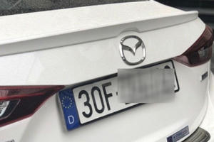 Tự ý trang trí biển số xe: Coi chừng phạm luật