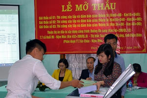 Ai thuê “xã hội đen” cản trở nhà thầu mua hồ sơ?