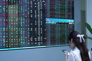 Một số cổ phiếu có thể chuyển từ HoSE sang HNX để giảm tải