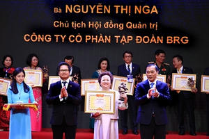 Madame Nguyễn Thị Nga được vinh danh Danh hiệu "Doanh nhân Việt Nam tiêu biểu" – Cúp Thánh Gióng 2019