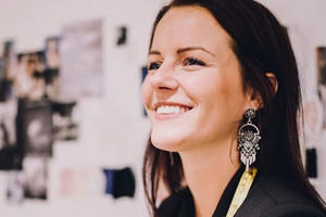 Nhờ kinh doanh đồ lót, sáng chế bikini đắt hơn cả ô tô, cô gái 22 tuổi gia nhập "hội chị em" giàu nhất thế giới