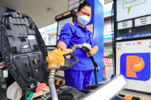 Giá xăng dầu đồng loạt tăng trở lại