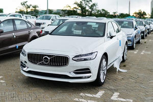 Ồ ạt về Việt Nam, ô tô nhập khẩu quyết đấu xe lắp ráp trong nước