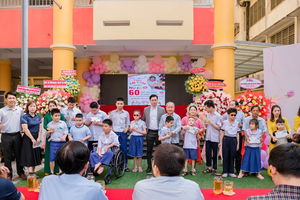 Bảo hiểm Nhân thọ MB Ageas Life trao học bổng cho trẻ em trường THPT Đặc biệt Nguyễn Đình Chiểu