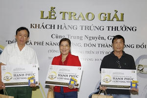 Trung Nguyên trao giải thưởng chương trình "Dùng cafe năng lượng, đón thành công đổi đời"