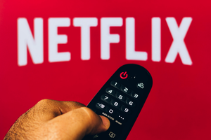 Netflix hợp tác tổ chức đánh giá truyền hình để chuẩn bị cho phiên bản giá rẻ có quảng cáo