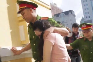 Ông trùm Văn Kính Dương lạnh lùng, hot girl Ngọc "miu" sợ hãi khi đến phòng xử