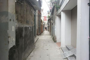 Mua nhà nhỏ trong ngõ sâu, giá rẻ nhưng ở thì chật vật, bán thì khó: Mua nhà đừng chọn 6 kiểu "nhà nghèo", ham của rẻ thì thiệt thòi nhiều