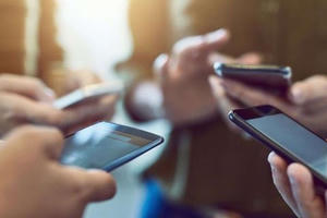 Người Việt Nam làm gì trên điện thoại di động?