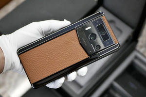 Điện thoại 140 triệu thành "cục gạch" sau 1 tháng sử dụng: Người dùng hàng xách tay cần biết điều này