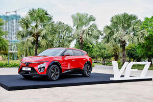 VinFast chính thức nhận đặt cọc xe VF 7 - Ưu đãi 30 triệu cho khách hàng tiên phong