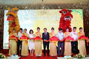 Hàng trăm khách hàng tới tham dự Lễ mở bán và cất nóc dự án Anland Premium