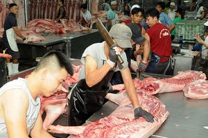 Giá thịt lợn tại các tỉnh phía Nam đang dần bình ổn những ngày gần Tết Nguyên đán
