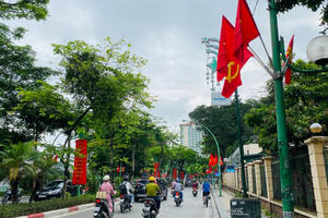 Hà Nội rực rỡ cờ hoa chào đón ngày chính thức vận hành chính quyền địa phương 2 cấp