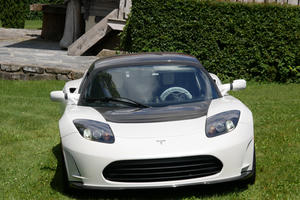 Siêu xe cuối cùng của Tesla được rao bán với mức giá kỷ lục