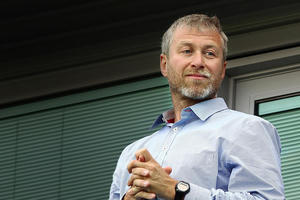 Tỷ phú Roman Abramovich: Từ cậu bé mồ côi trở thành người giàu nhất nước Nga