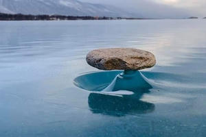 Nơi tạo ảo ảnh đá tảng bay trên mặt nước