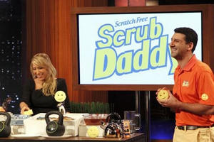 Startup 3.900 tỷ VND: Từ miếng xốp bị dán mác ‘phế liệu’ đến thương vụ thành công nhất lịch sử Shark Tank