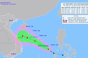 Áp thấp vào Biển Đông, sắp mạnh thành bão, miền Trung mưa to