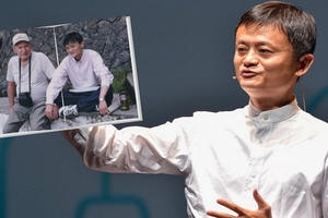 Tình bạn cảm động giữa Jack Ma với 2 bố con từ Úc: Họ cho ông cái tên Jack, một mái nhà và những cơ hội hiếm thấy