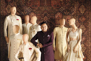 Tỷ phú xây dựng khối tài sản gần 4 tỷ USD nhờ bán đồ cưới giá rẻ 