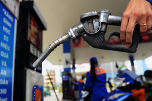 Giá xăng giảm mạnh hơn 1.000 đồng/lít từ 15h chiều nay