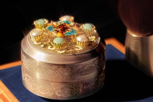 Hãng mỹ phẩm Hàn ra mắt phấn phủ "cực phẩm" 400 triệu, không biết 3 đại gia nào sẽ mua được đây?