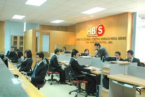 Hoán đổi 'ghế nóng' tại Chứng khoán Hòa Bình, chủ tịch mới là tổng giám đốc của Vimedimex (VMD)