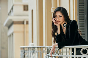 Diện nguyên “cây” đồ hiệu, Lương Thùy Linh thể hiện đẳng cấp của Hoa hậu thế hệ mới